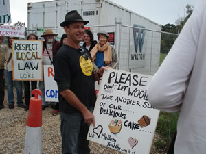 Residents Vigil at Woolworths Construction Site 7th June2010